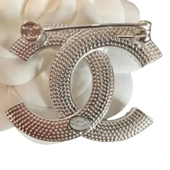Chanel Interlocking CC Platinum Star CZ Brooch Autumn/Pre-Fall 2023 (CCXX047) - Picture 3 of 5